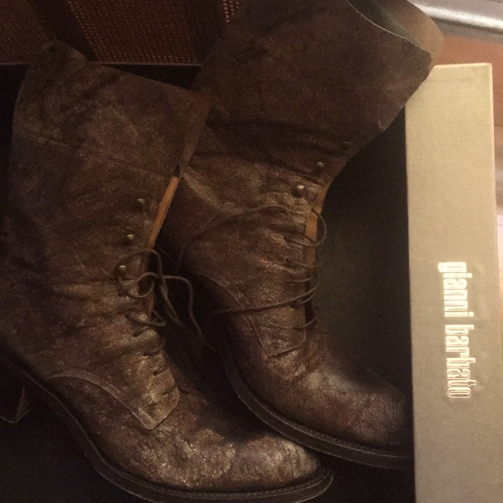 Women’s boots lace up